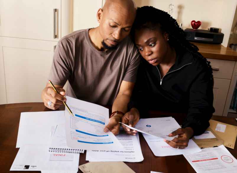 Décès d’un parent : qui doit prévenir les impôts et dans quels délais ?