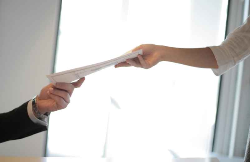 Quelles alternatives existent pour éviter les frais en l’absence d’acceptation ?