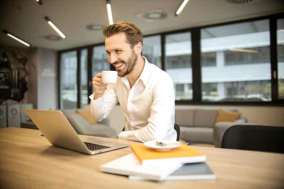 Comment ouvrir sa micro-entreprise à domicile sans se ruiner ?