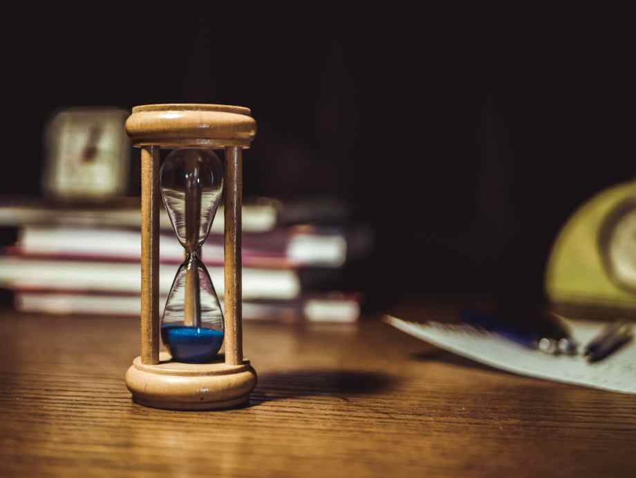Quel est le délai pour percevoir une pension de réversion après un décès ?