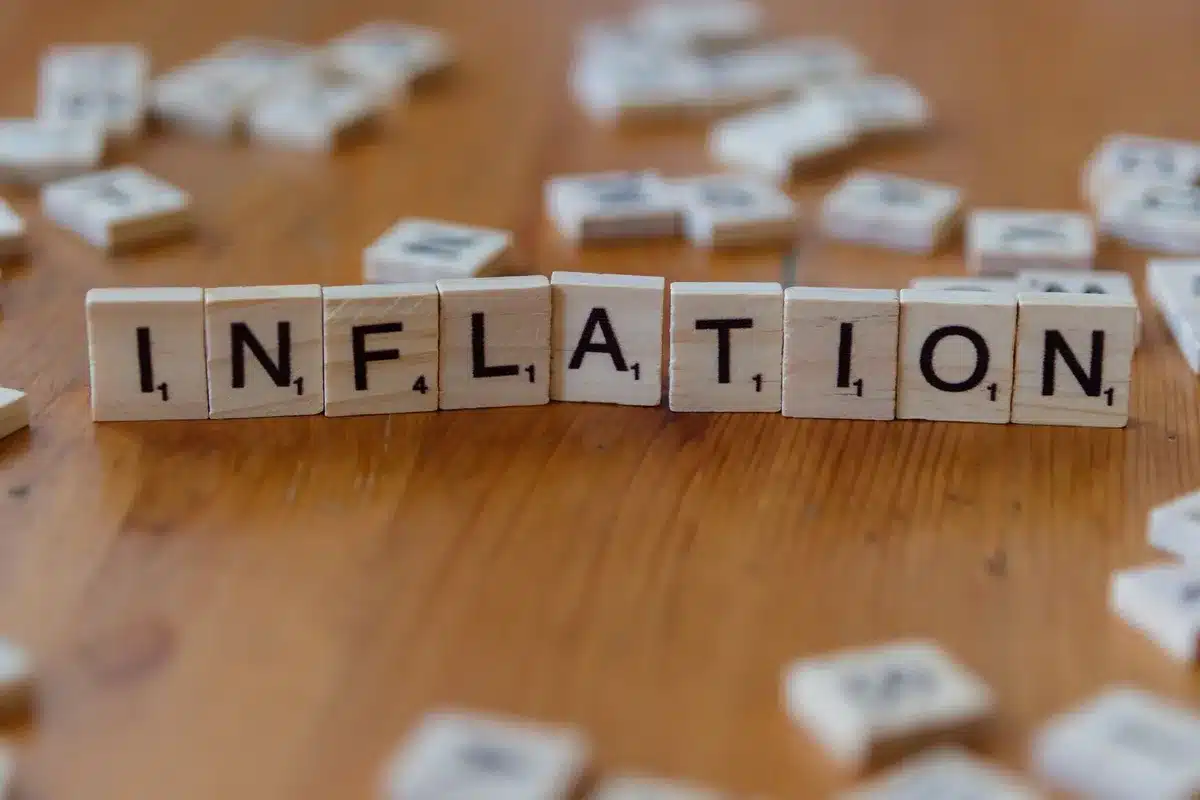 Courbes de rendement obligataire et indicateurs de volatilité des taux