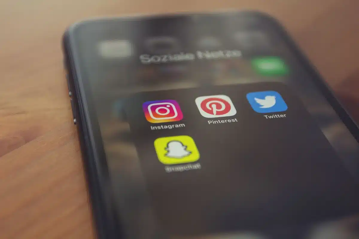 Logos et interfaces des principales plateformes de réseaux sociaux