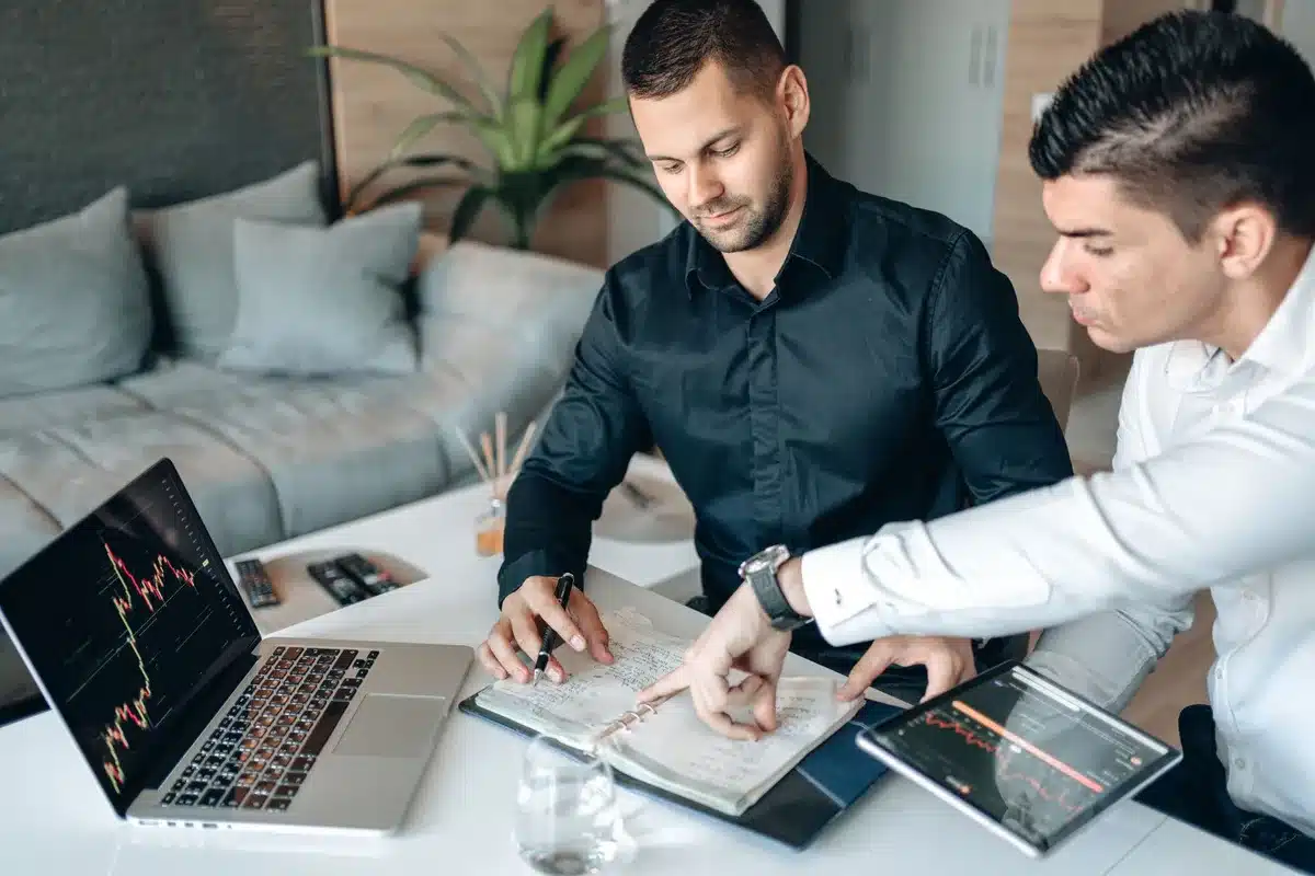 Carnet de trading avec notes, stratégies et analyse de performance