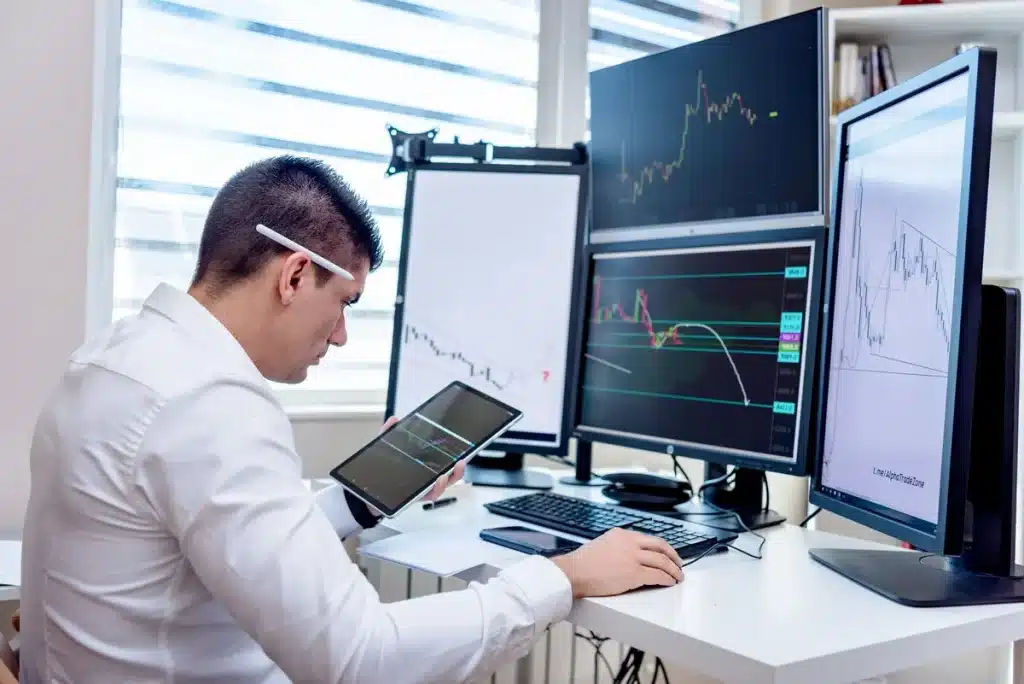Écran de compte démo avec graphiques boursiers et ordres de trading affichés