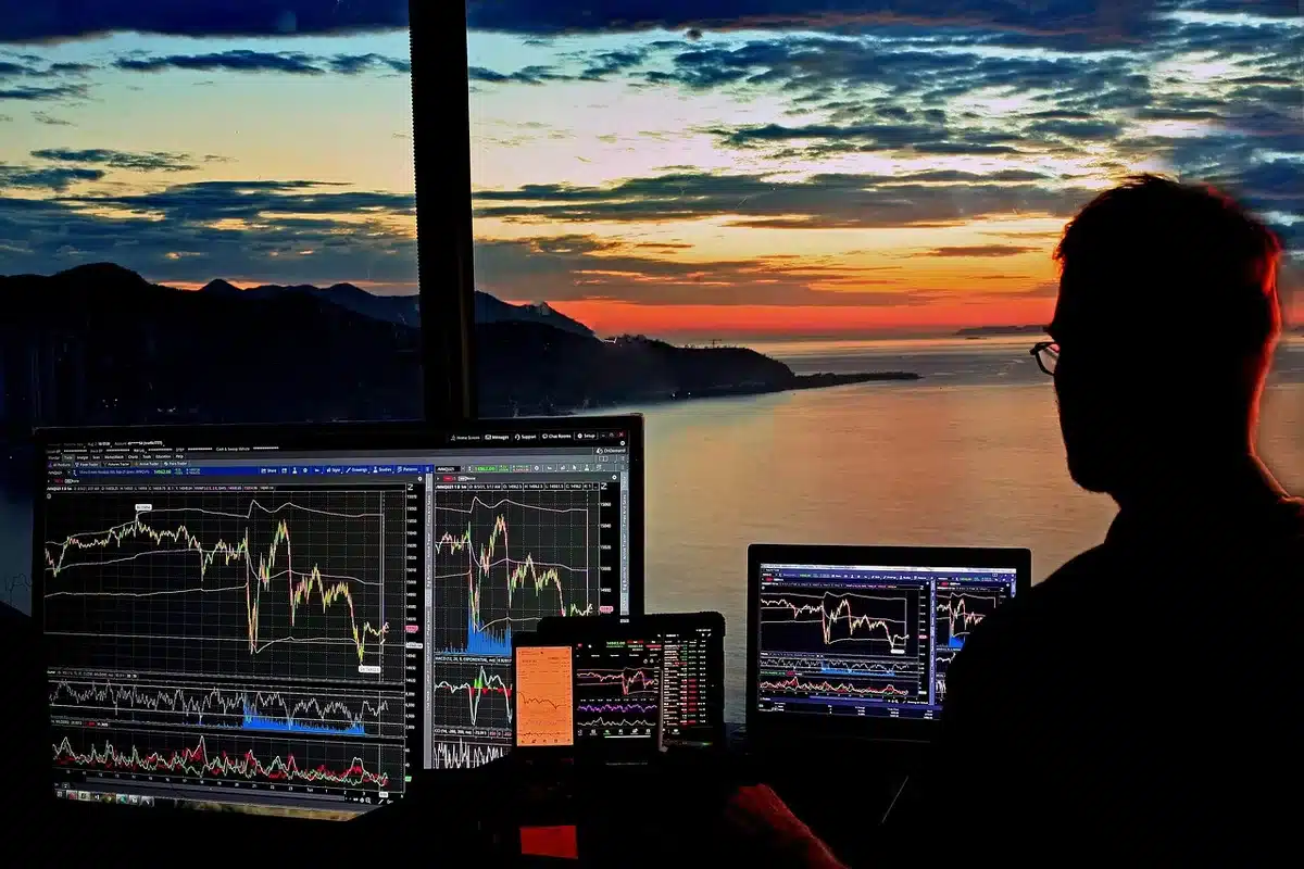 Tableau de bord de trading affichant un carnet d'ordres en temps réel et des graphiques de prix