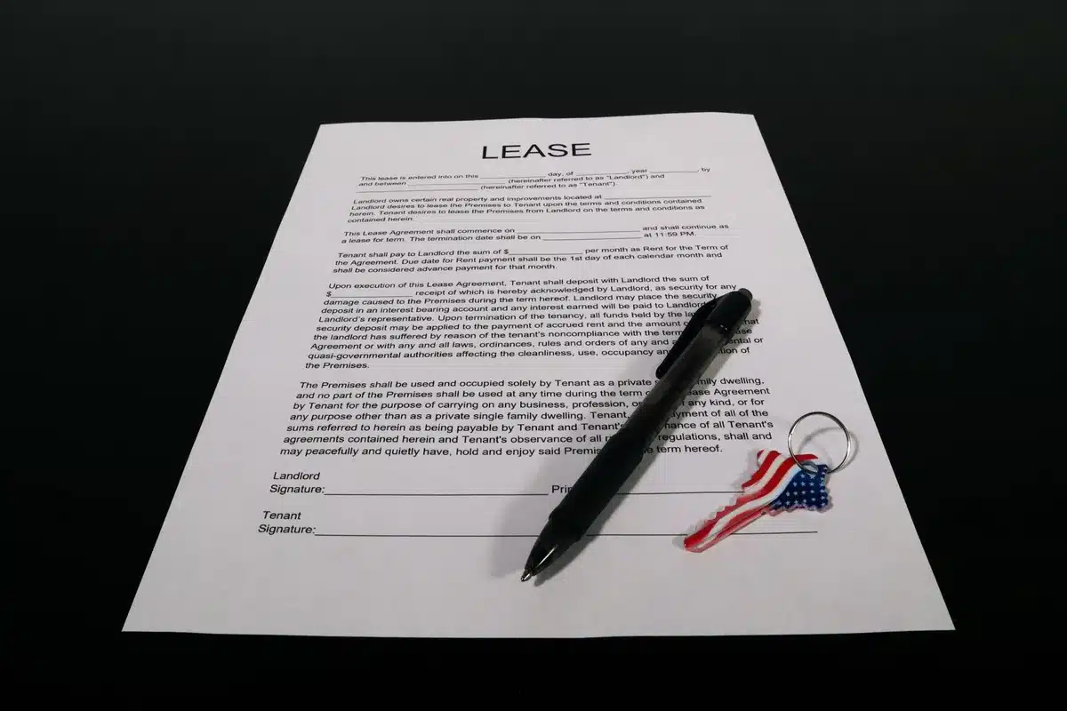 Document de location avec clauses et montants des honoraires à vérifier