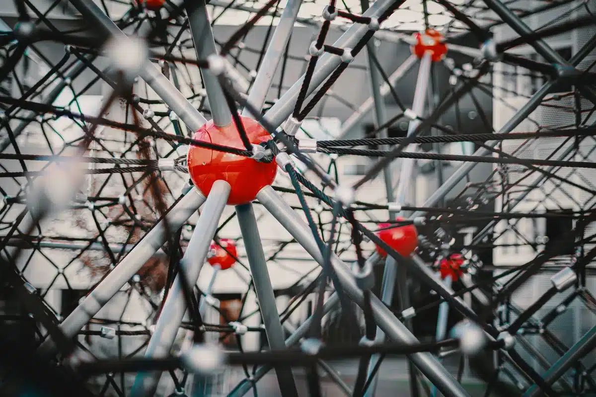 Schéma d'une architecture distribuée montrant des nœuds spécialisés interconnectés