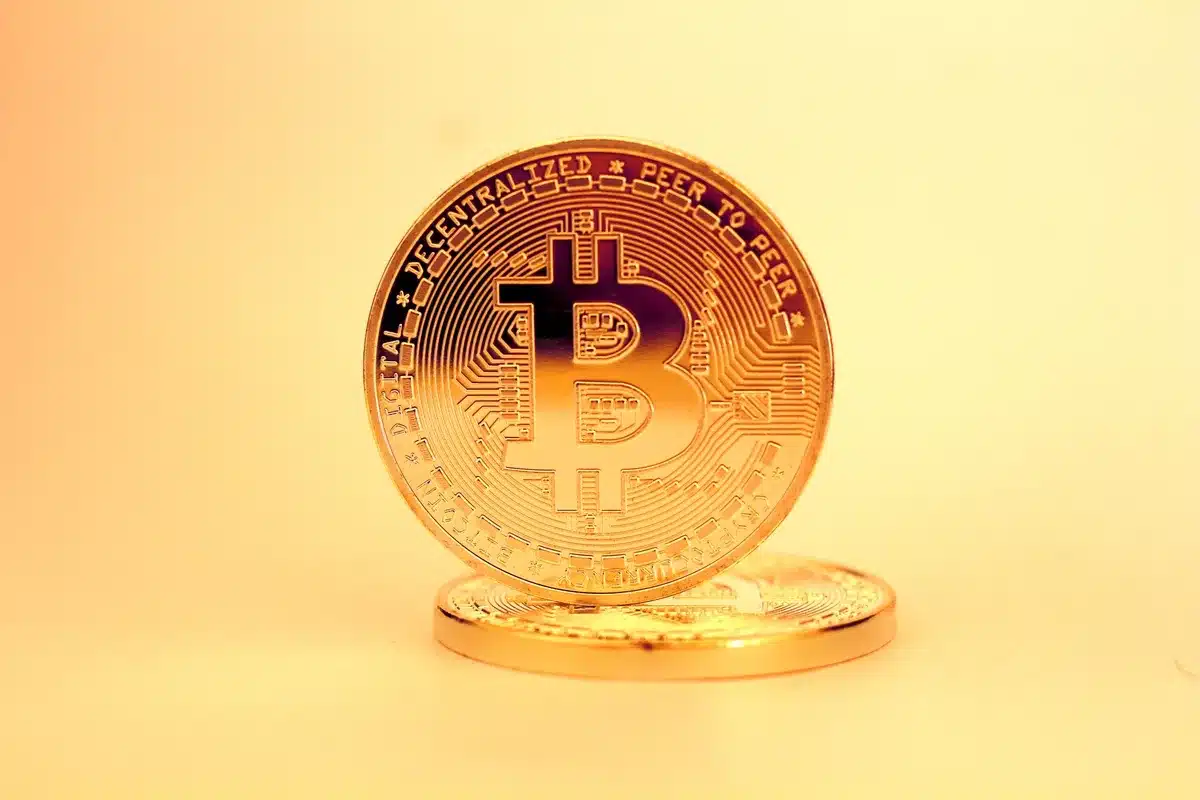 Interface d'échange de cryptomonnaies montrant des transactions sur plusieurs blockchains