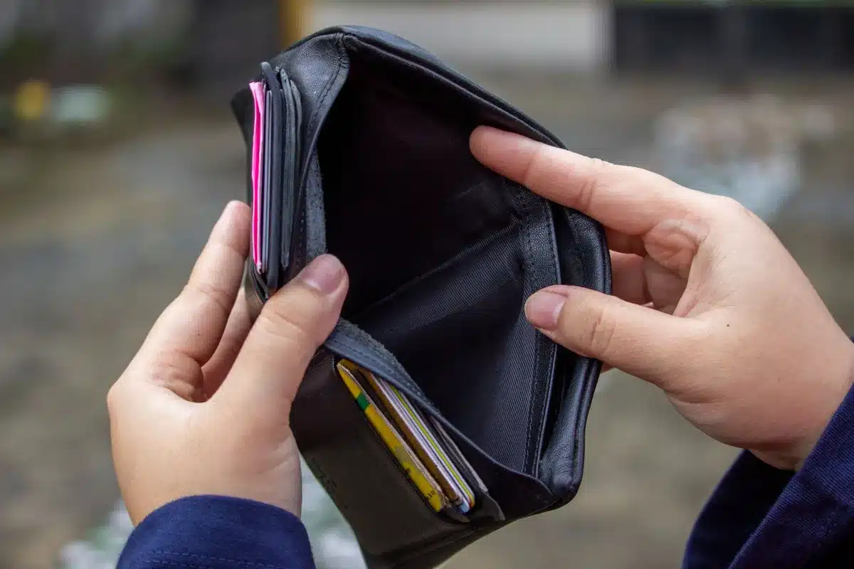 Illustration d'une baisse de score de crédit affectant l'accès aux emprunts et services financiers