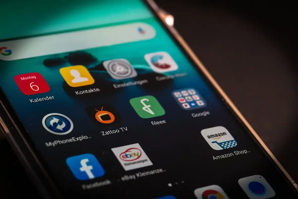Application mobile montrant un virement automatique programmé vers une épargne