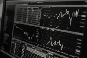 Écran de smartphone affichant une interface de trading avec graphiques de taux de change