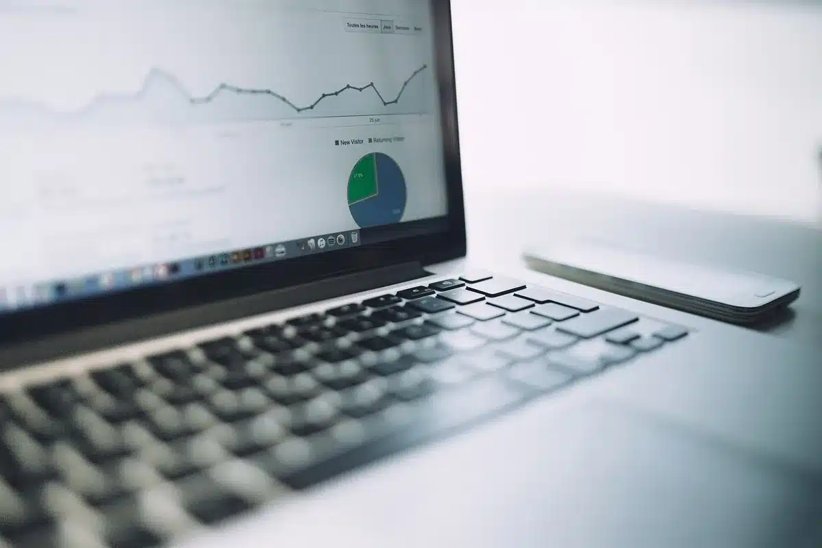 Graphique montrant un triangle de consolidation sur un écran