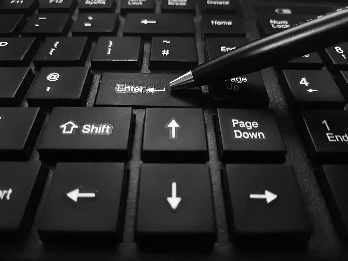 Interface avec boutons labellisés et navigation au clavier