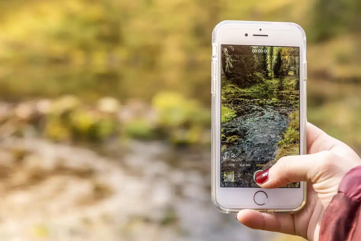 Barre de partage compacte affichée sur l'écran d'un smartphone