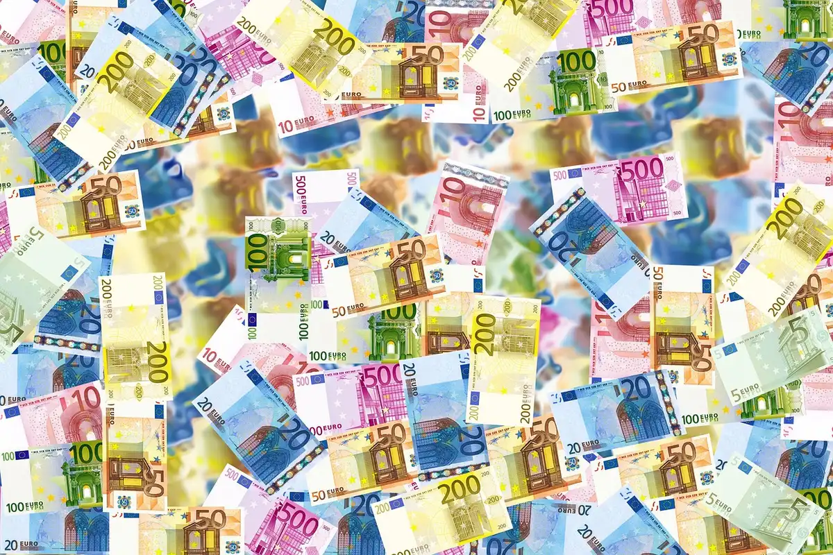 Représentation conceptuelle d'un stablecoin en euros affichée sur un écran