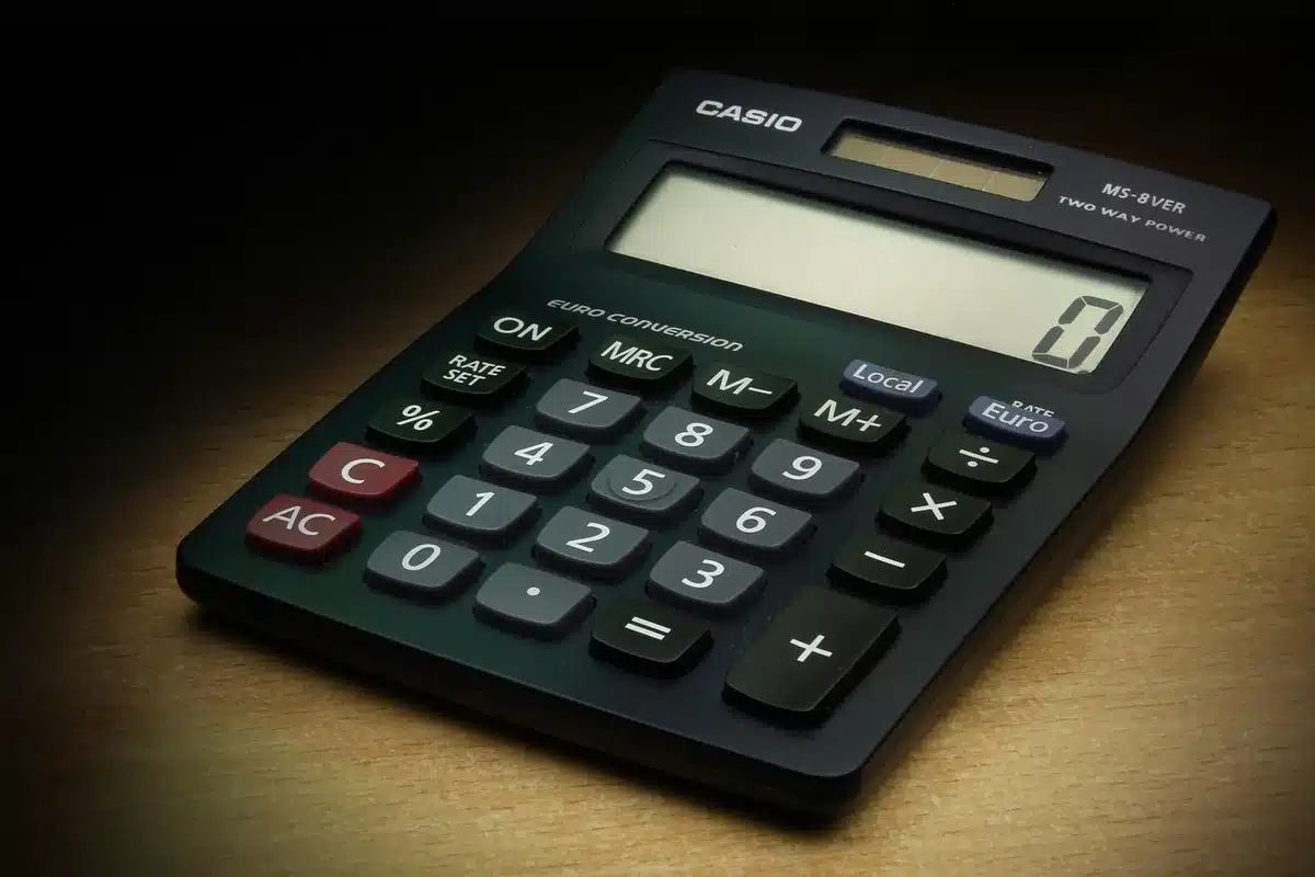 Calculatrice et documents pour comparer coût location et achat