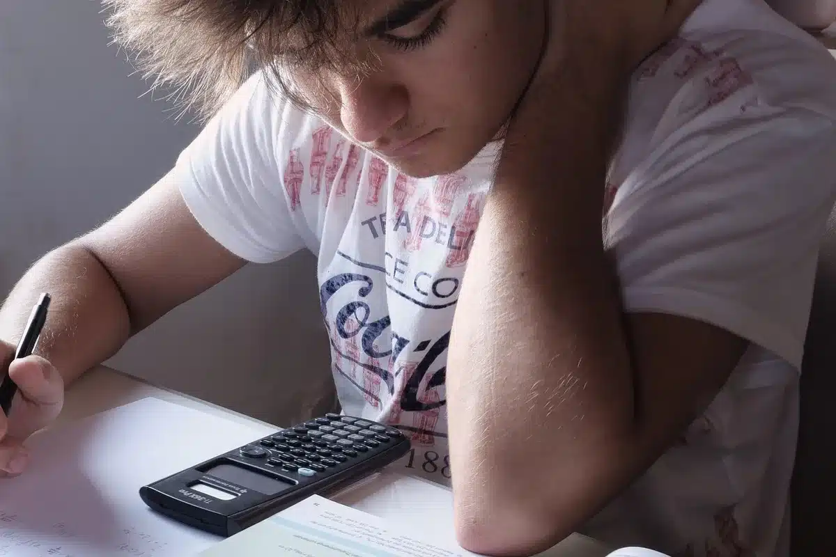 Carnet de trading avec calculatrice et règles de gestion du risque en plein jour